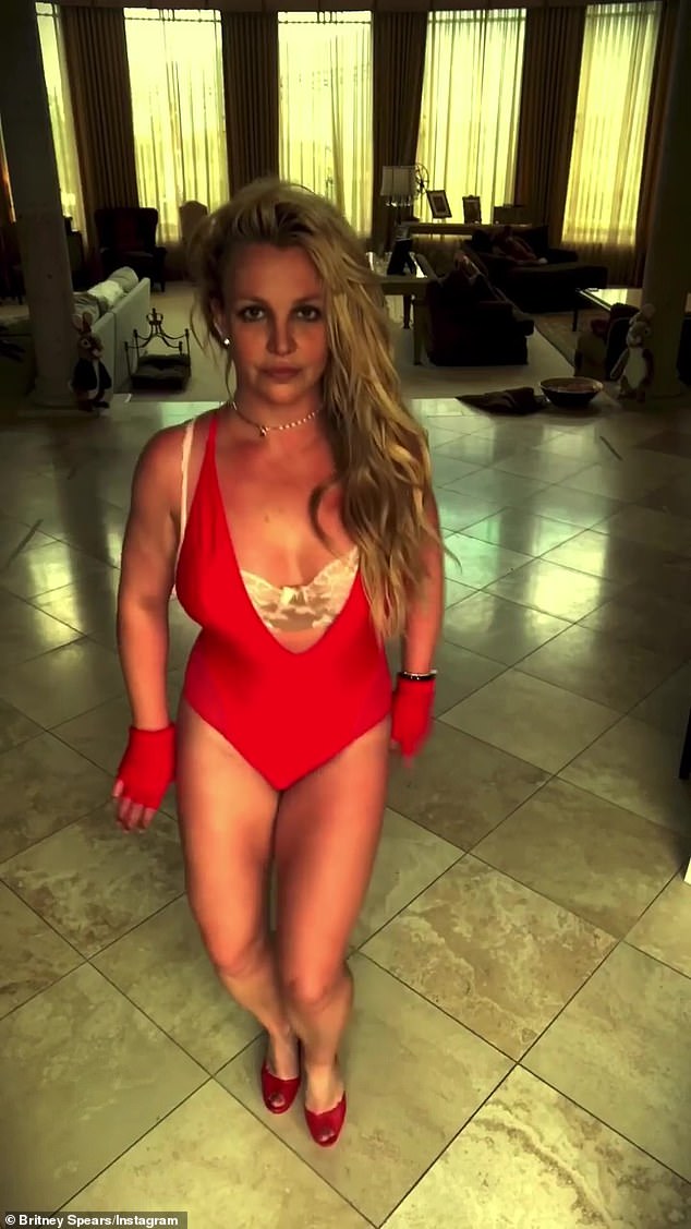 Reina del baile: Britney también compartió un video de ella bailando en honor al Día de San Valentín en su página de Instagram.