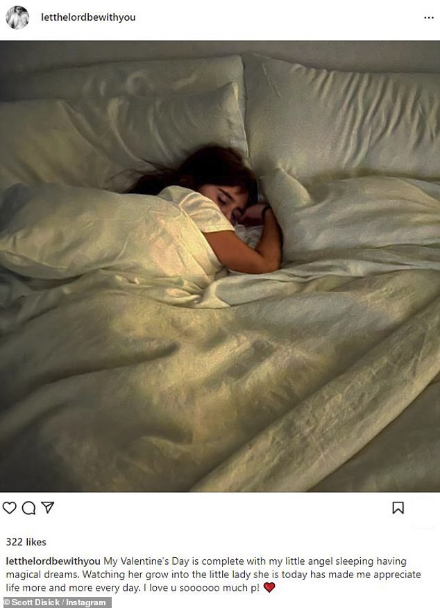 'Little Angel': la semana pasada, Scott mostró a su hija en Instagram en una publicación amorosa del Día de San Valentín que la mostraba durmiendo en la cama.