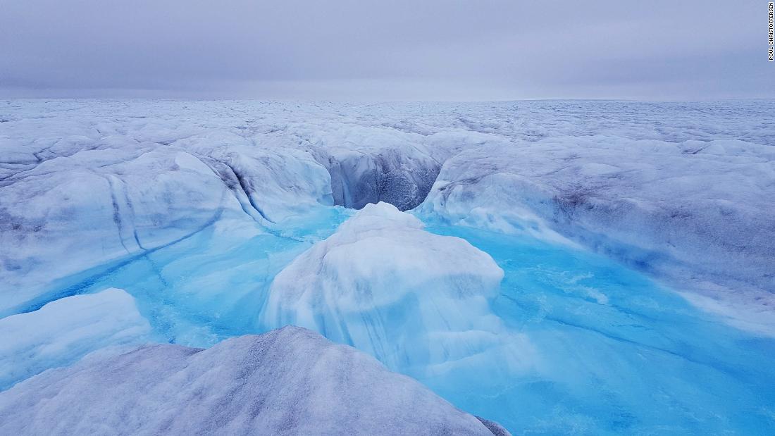 El hielo de Groenlandia se está derritiendo de abajo hacia arriba, mucho más rápido de lo que se pensaba