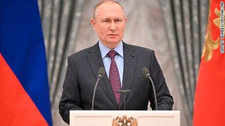 Putin anuncia operación militar en región de Donbass en Ucrania
