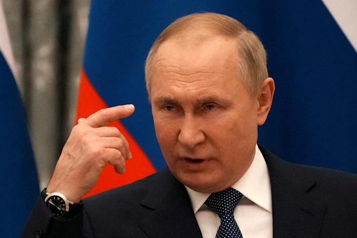 El presidente ruso Vladimir Putin pronuncia un discurso en una conferencia de prensa en Moscú.