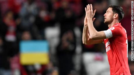 Roman Yarmashuk: las estrellas de Ucrania y Benfica lloran tras una ovación de pie