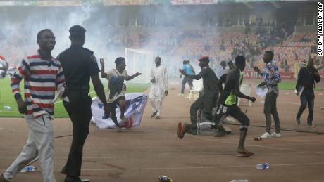 Los fanáticos acuden al campo cuando Ghana venció a Nigeria a la plaza de la Copa del Mundo