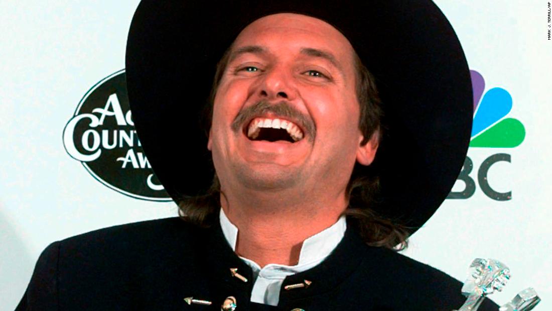 Jeff Carson, cantante de música country y policía, ha muerto a los 58 años