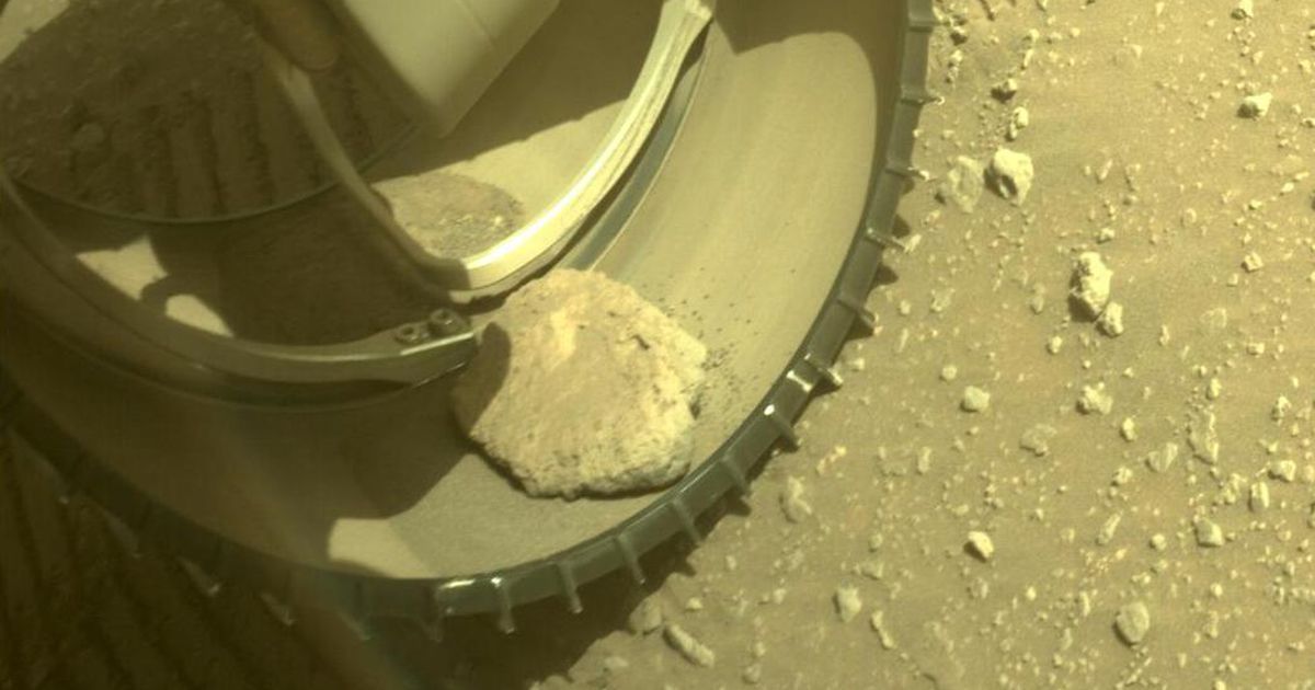 Perseverance Rover de la NASA en Marte tiene un viaje rocoso en una de sus ruedas