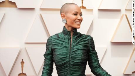 La controversia de los Oscar destaca la lucha de Jada Pinkett Smith con la pérdida de cabello