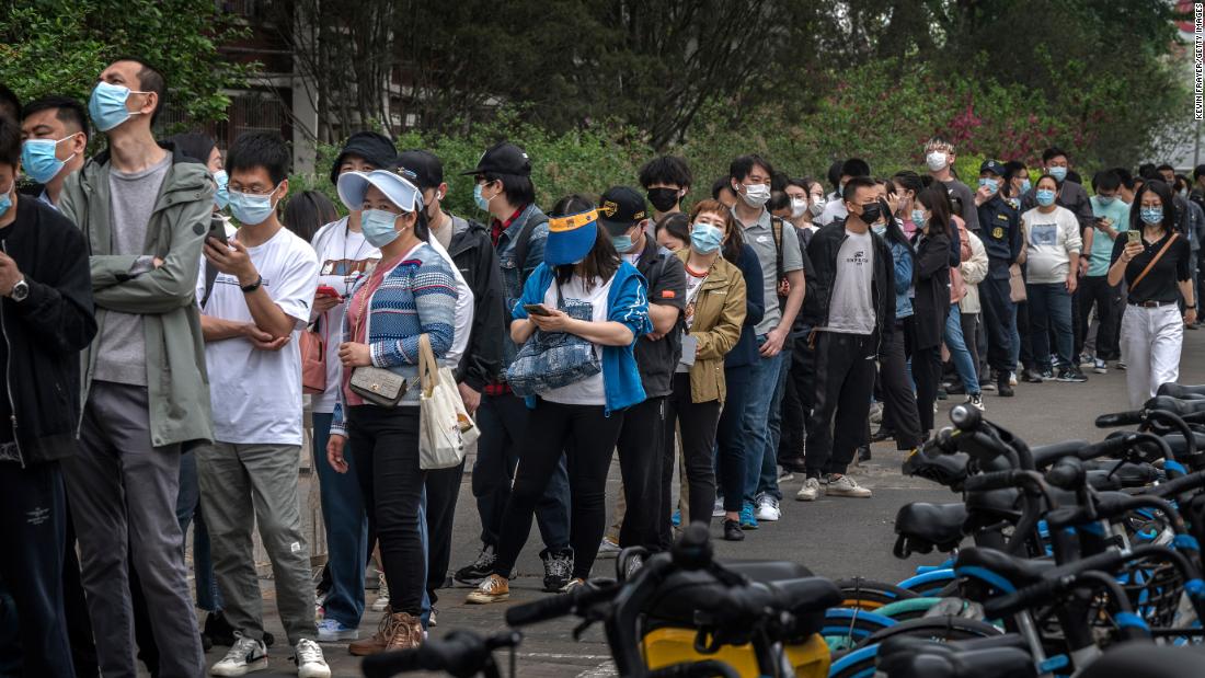 Beijing realiza pruebas masivas de Covid en medio del brote 'rápido y furioso' de Omicron