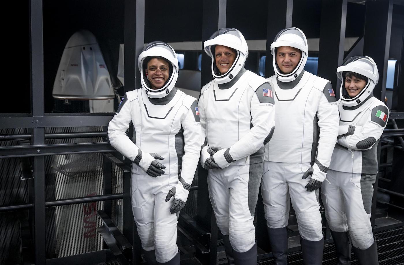 Cuatro astronautas lanzados desde el Centro Espacial Kennedy - Vuelo espacial ahora