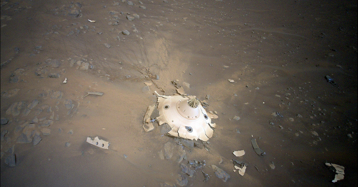 Helicóptero de Marte detecta escombros de aterrizaje continuo