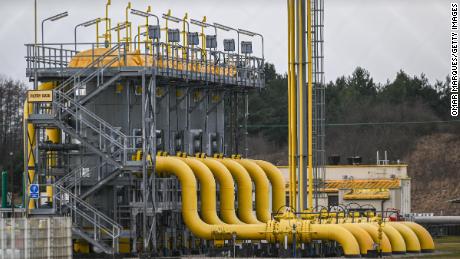 Europa se prepara para la crisis del gas mientras Rusia corta algunos suministros