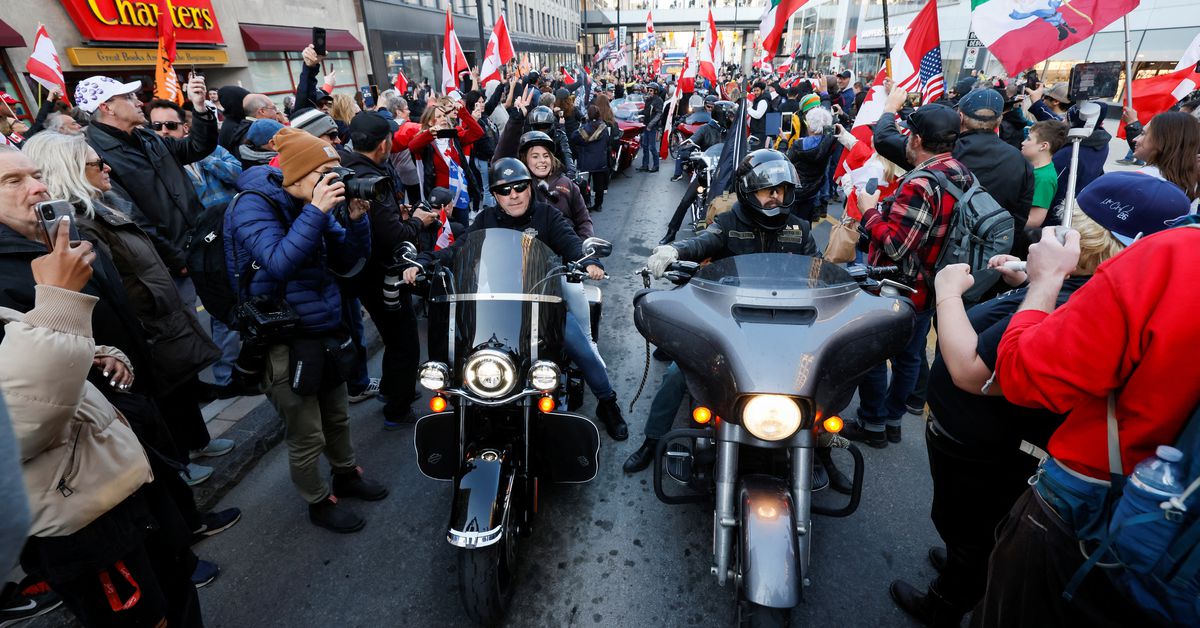 La capital canadiense se prepara para una caravana de motociclistas por temor a que se repita la protesta de los camioneros