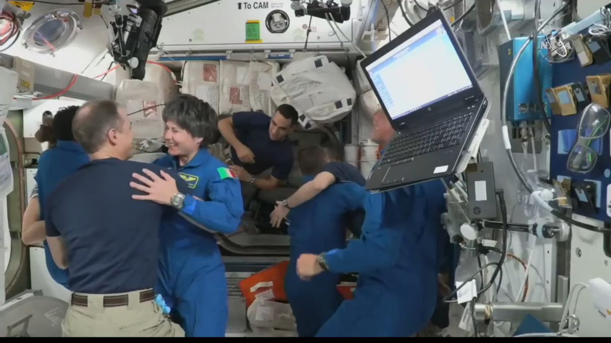 Los astronautas de la Crew-4 de SpaceX se regocijan después del 'increíble' vuelo a la estación espacial