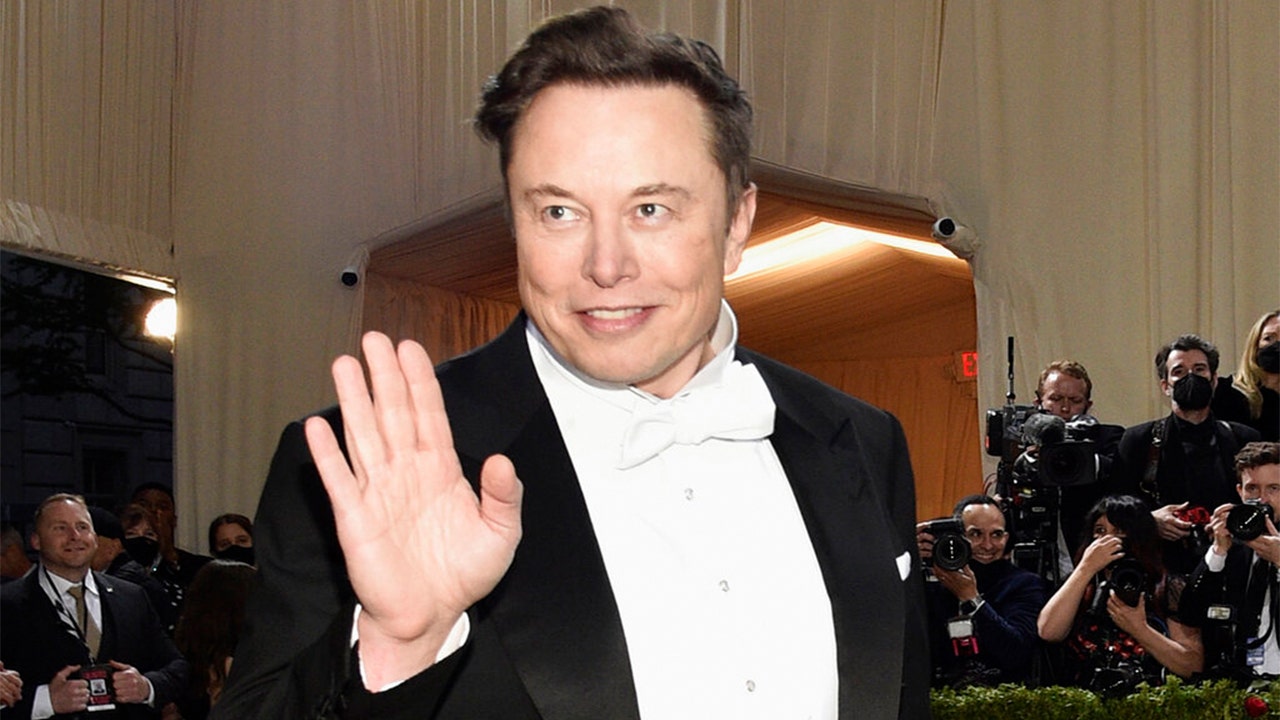 Elon Musk desafía a multimillonarios y grupos de fondos que atacan su compra en Twitter