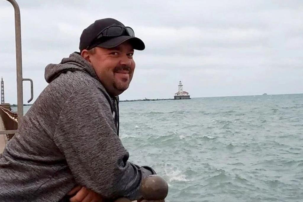 El hombre de Michigan Sergio Enrique Díaz Navarro demandó después de que el mecánico de Jeep Jeffrey Hawkins muriera durante un cambio de aceite