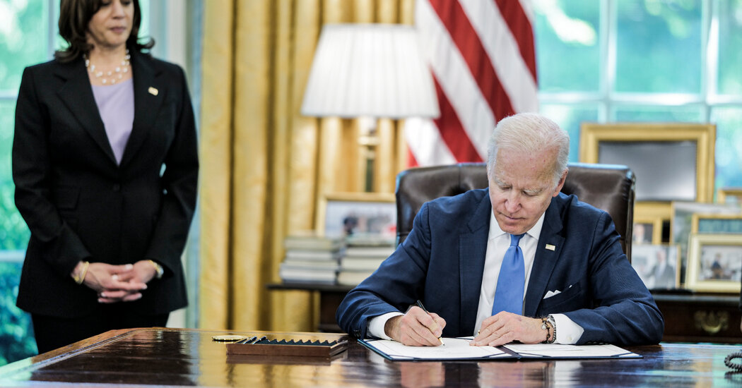Biden acelera la ayuda militar a Ucrania y empuja a EE. UU. a una guerra más profunda