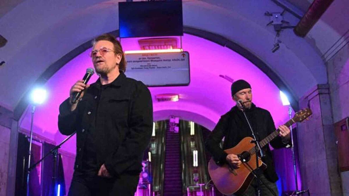 Bono presenta una "fiesta de la paz" en la estación de metro de Kiev y visita ciudades bombardeadas