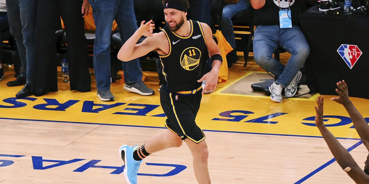 Klay Thompson pasa a Steph Curry para un increíble récord de triples en la NBA