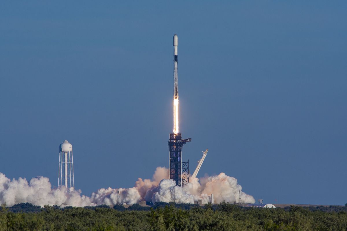 Mira a SpaceX lanzar un cohete Falcon 9 en el vuelo 12 del viernes