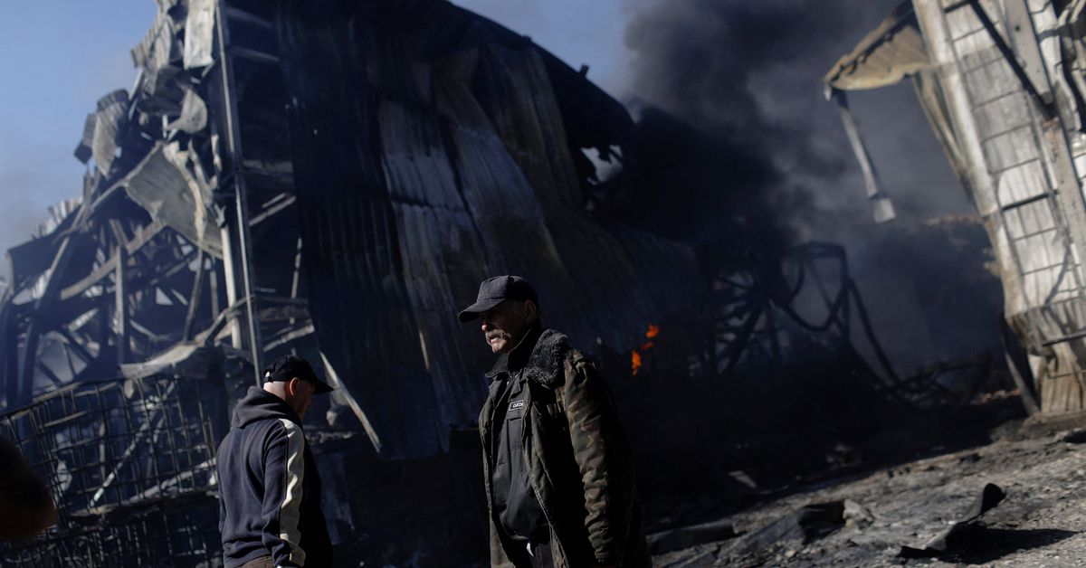 Rusia ataca el este y el sur de Ucrania;  Civiles evacuados de la planta de Mariupol