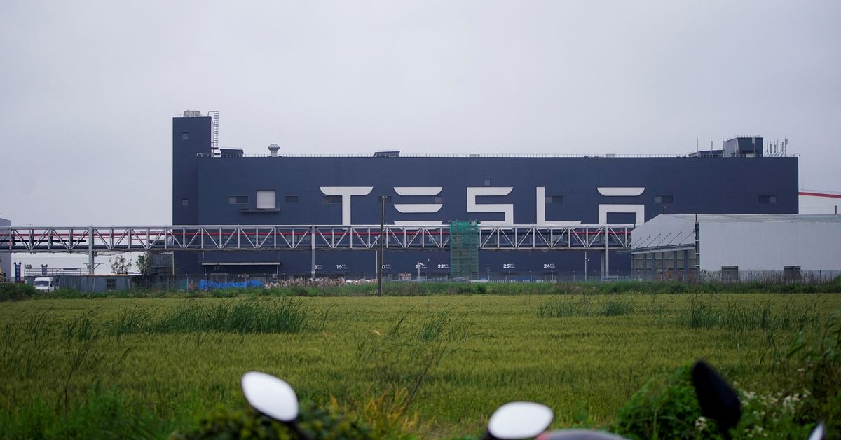 Tesla exporta los primeros coches de Shanghái desde la reapertura de la fábrica