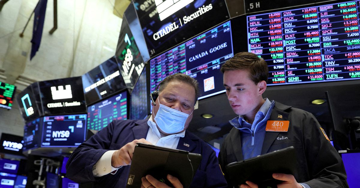 Wall Street disparó por los temores de inflación.  Powell Biden habla en foco