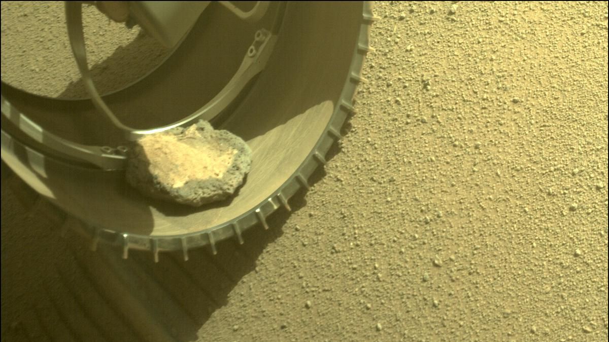 El rover Perseverance de la NASA en Marte tiene su rover 'rock pet'