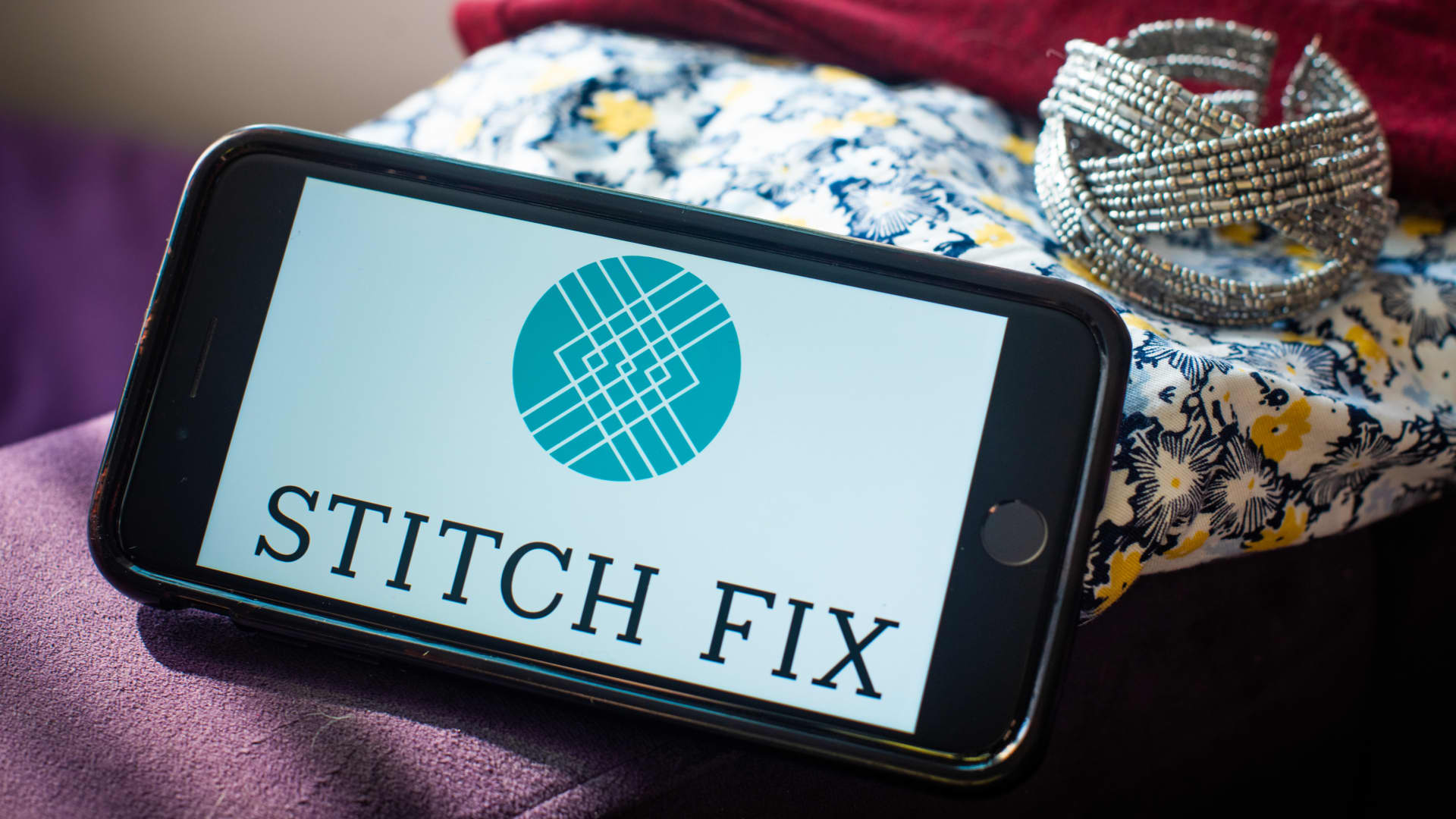 Las acciones de Stitch Fix se hunden cuando la empresa despide el 15 % de sus puestos salariales