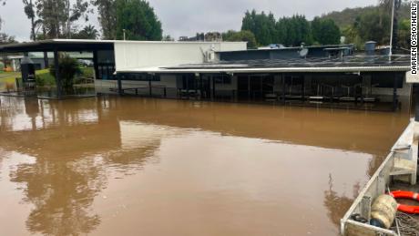 Darren Osmotherly'  s Paradise Café en Lower Portland, Nueva Gales del Sur, se inundó cuatro veces en 18 meses.