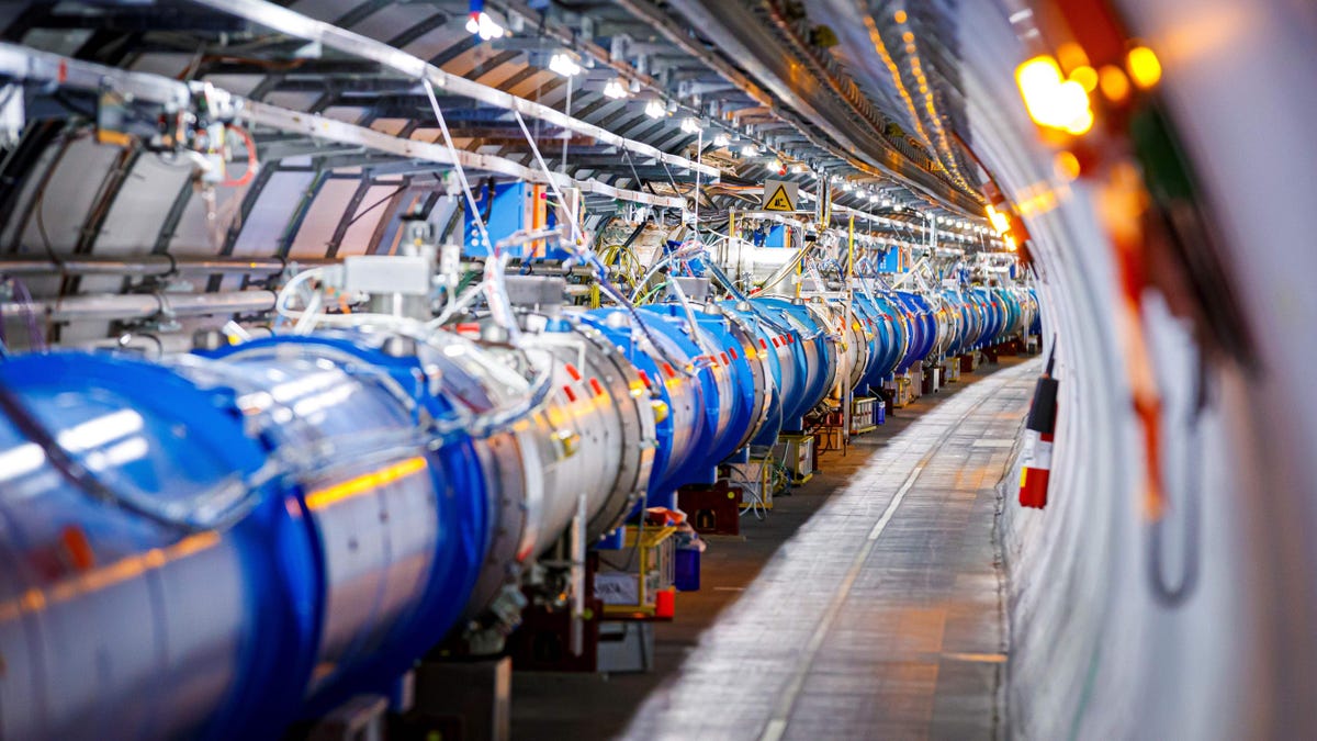 Físicos del Gran Colisionador de Hadrones descubren tres nuevas partículas extrañas