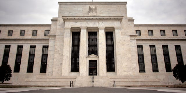 WASHINGTON - 22 DE ENERO: El edificio de la Reserva Federal se ve el 22 de enero de 2008 en Washington, DC.  (Foto de Chip Somophila/Getty Images)