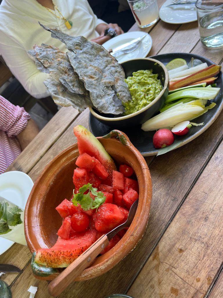 Ensalada de sandía y guacamole en la isla de Getano