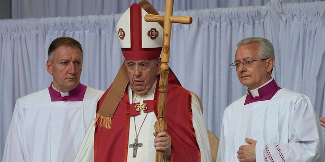 El Papa Francisco dirige una misa en el Commonwealth Stadium en Edmonton, Canadá, el 26 de julio de 2023. 