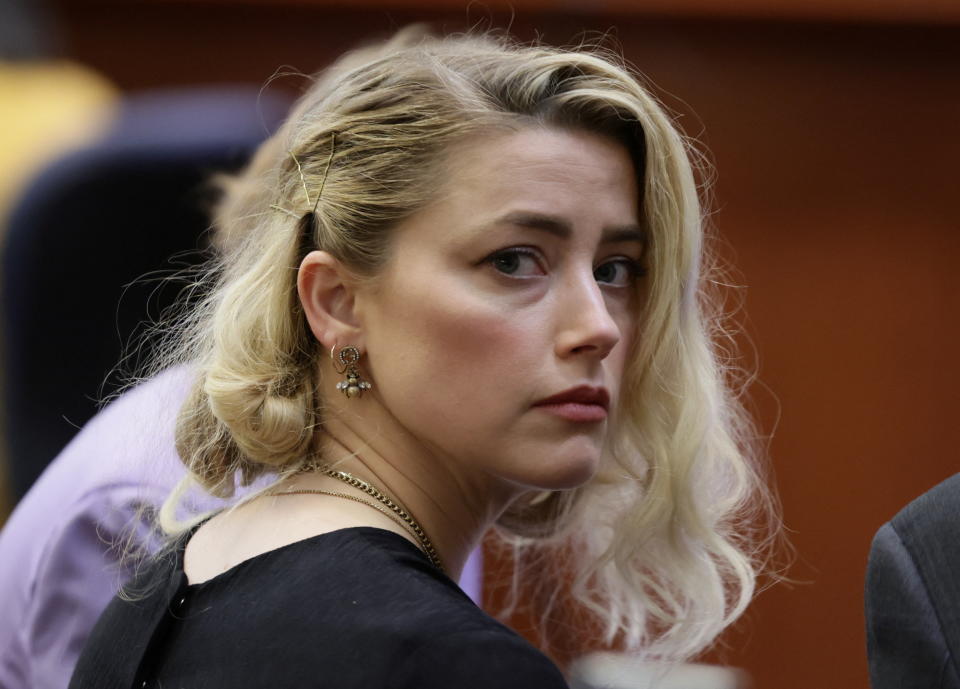 Amber Heard en el juzgado del condado de Fairfax en Virginia el 1 de junio de 2022 cuando se llegó a un veredicto en el caso de Johnny Depp.