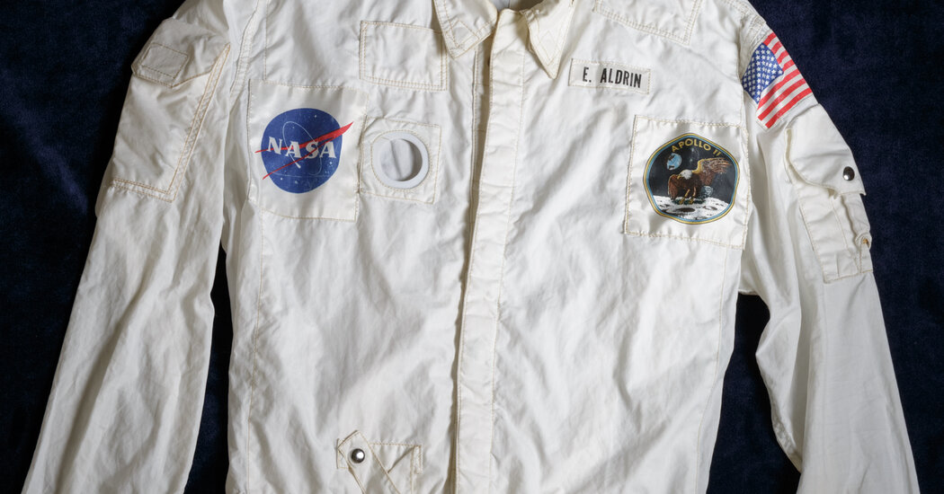 Objetos espaciales de Buzz Aldrin se venden por más de 8 millones de dólares