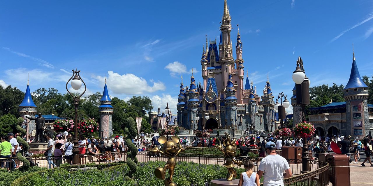 Disney informa aumento de ganancias, reduce las expectativas a largo plazo para los suscriptores de Disney +