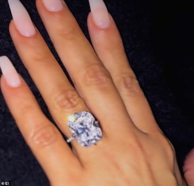 Deslumbrante: una de las piezas que Abbas y su pandilla se llevaron fue el anillo de compromiso de veinte quilates de $ 4 millones de Lorraine Schwartz que Kanye West le regaló.