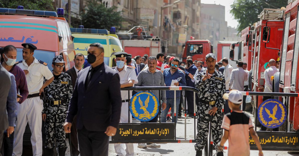 Fuentes de seguridad dijeron que al menos 41 personas murieron en el incendio de una iglesia egipcia
