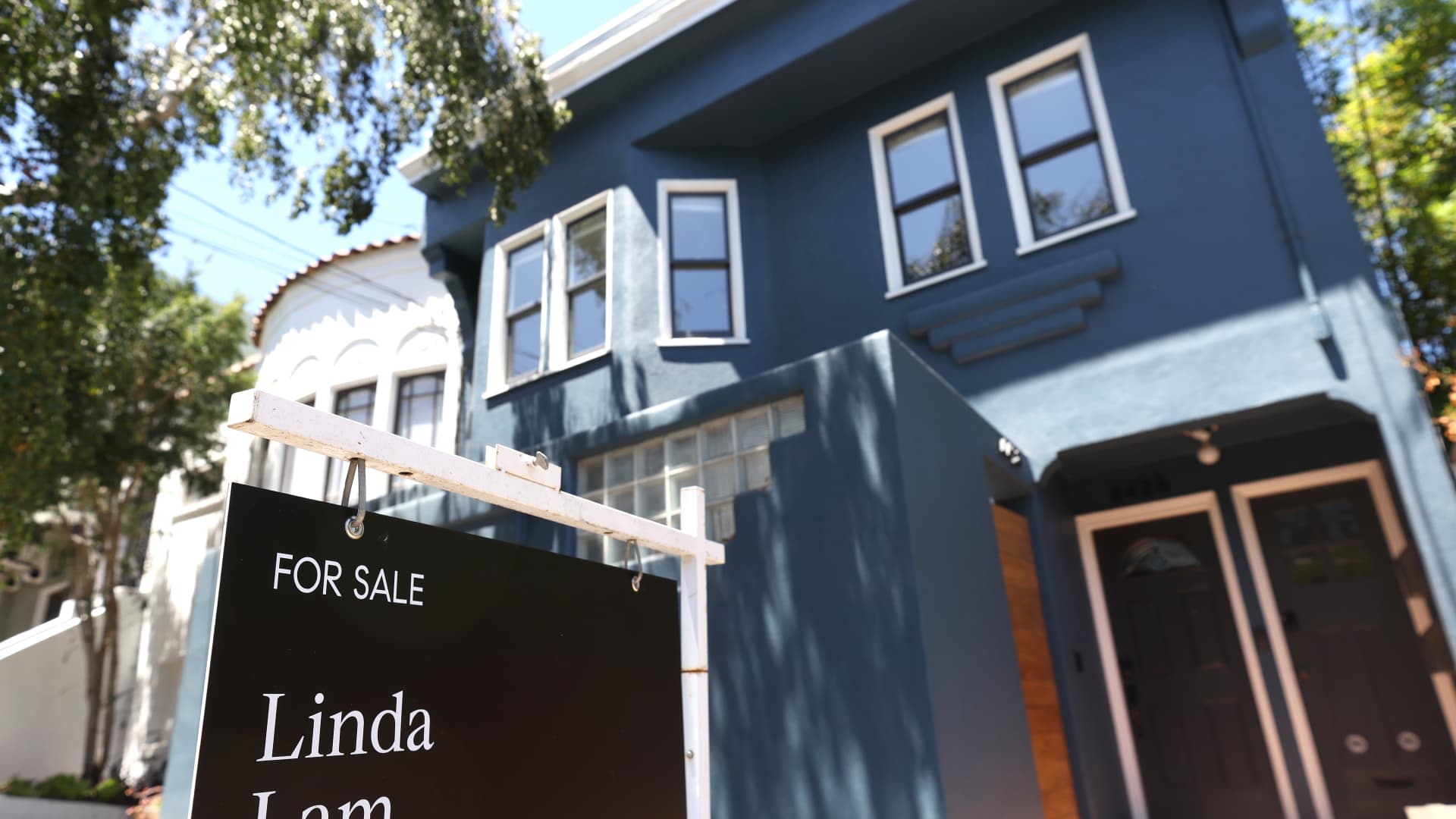 Los precios de las viviendas cayeron a un ritmo récord en junio, según la compañía de datos de vivienda.