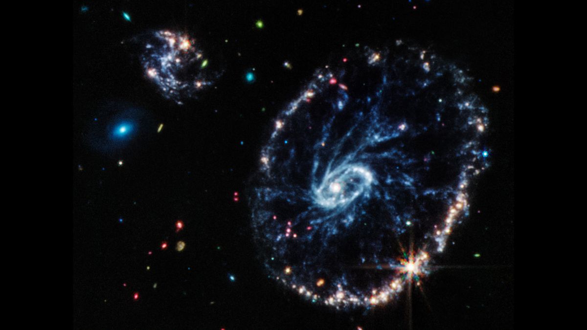 cartwheel galaxy in mid-infrared