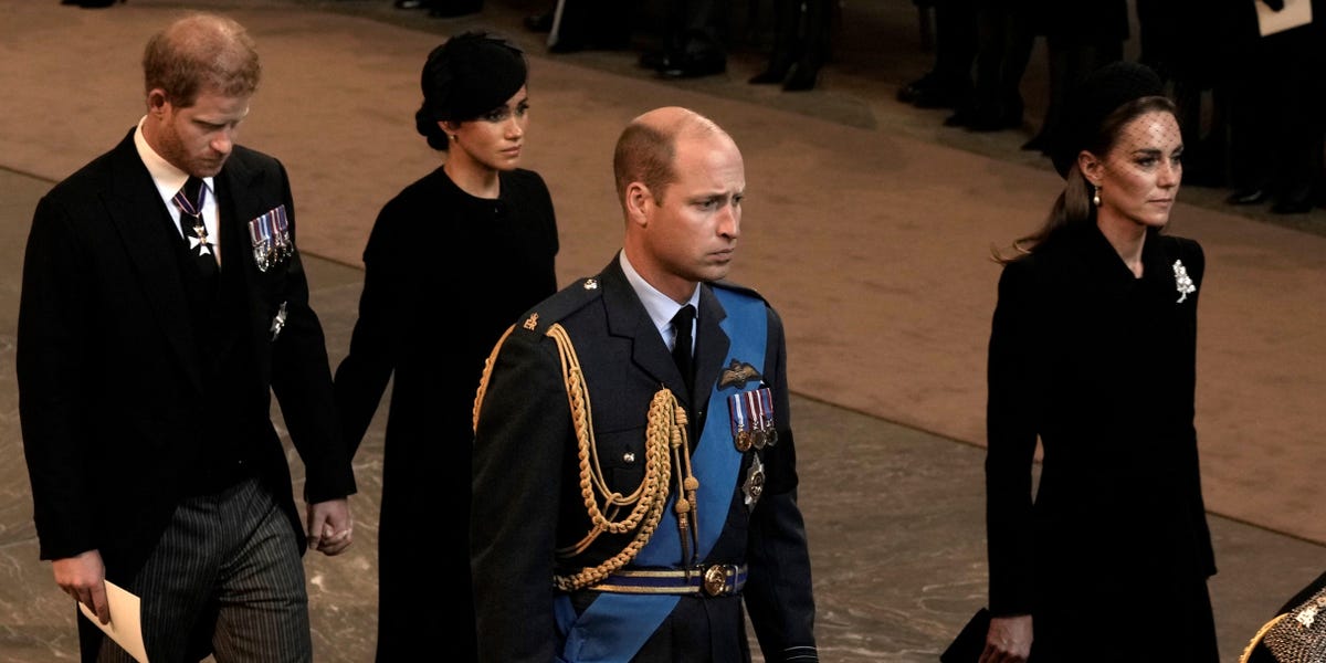 Príncipe Harry y Meghan Markle criticados por tomarse de la mano