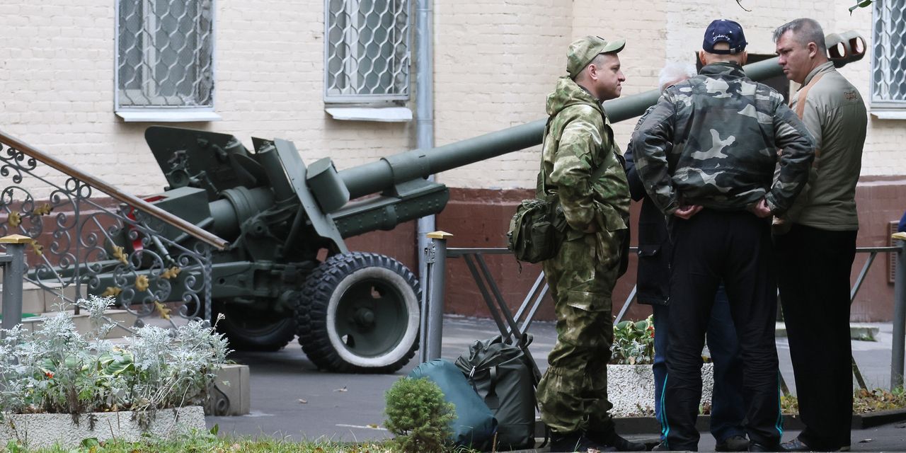 Los rusos temen una convocatoria más amplia después de que Putin ordena a los reservistas que se movilicen