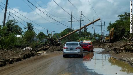Muchos en Puerto Rico y la República Dominicana siguen sin electricidad ni agua corriente mientras el huracán Fiona se dirige hacia las Bermudas.