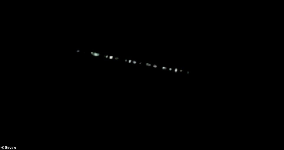 Una serie de misteriosas luces en movimiento que sorprendieron a los australianos en enero también se atribuyeron a los satélites Starlink lanzados por SpaceX.