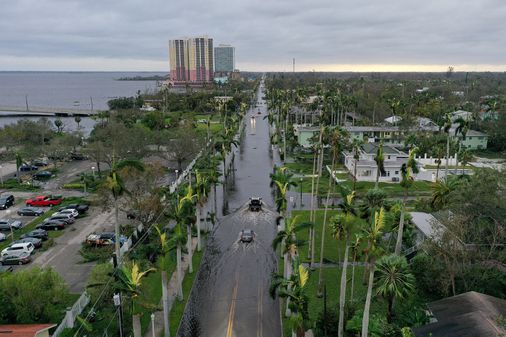 Personas atrapadas, 2,6 millones sin electricidad mientras la tormenta tropical Ian inunda Florida