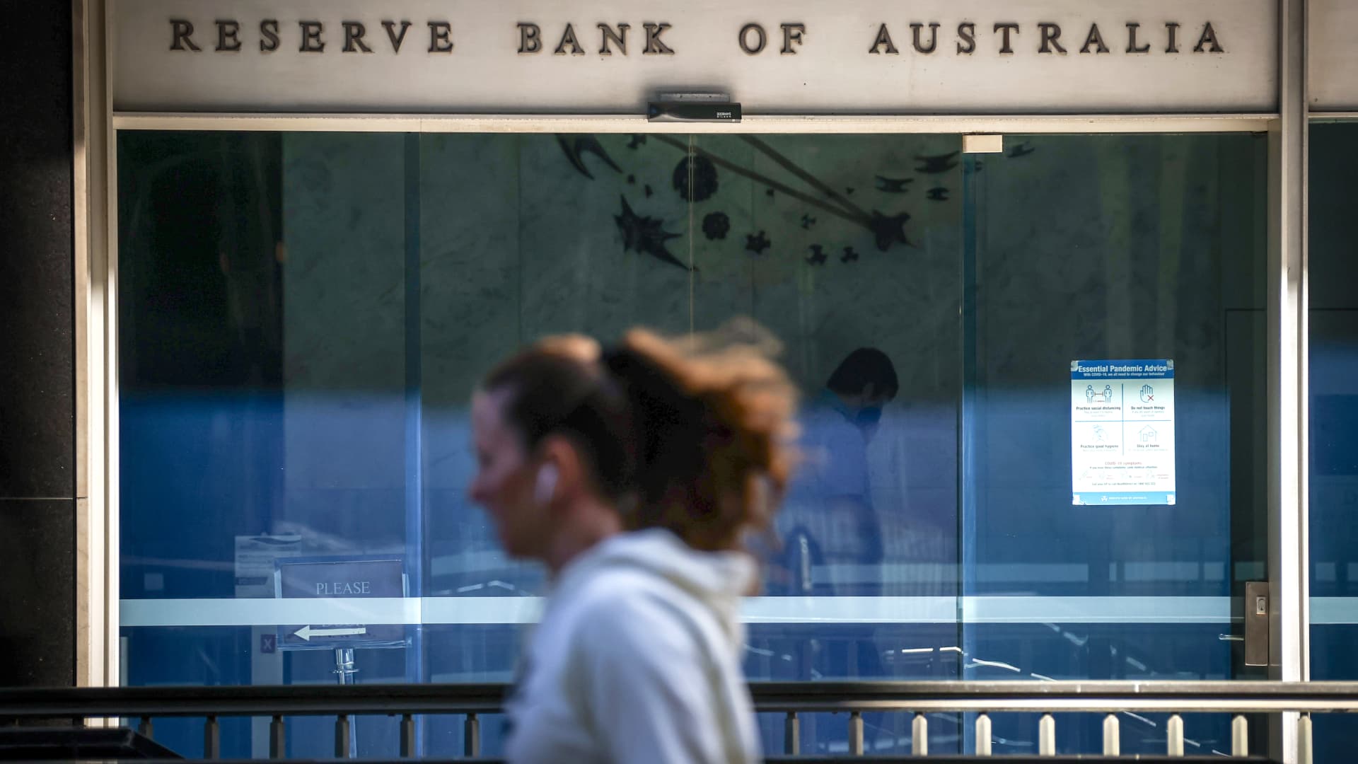 Las acciones son en su mayoría más altas;  El Banco de la Reserva de Australia sube los tipos de interés