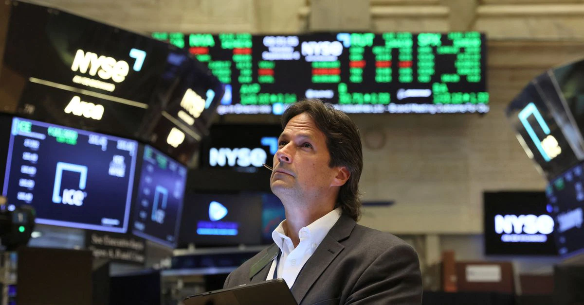 Wall Street cierra en rojo su ajetreada sesión post-verano