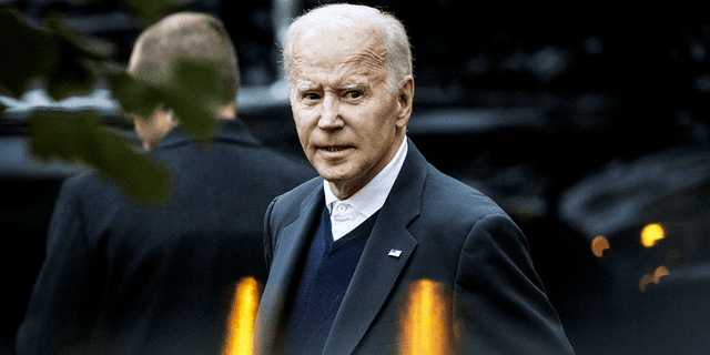 El presidente de los Estados Unidos, Joe Biden, sale de la Iglesia de la Santísima Trinidad antes de asistir a la cena de entrega de premios de Phoenix en Washington, DC, Estados Unidos, el sábado 1 de octubre de 2022.