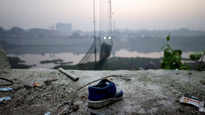 Lo que sabemos sobre el colapso mortal del puente Morbi en India en Gujarat