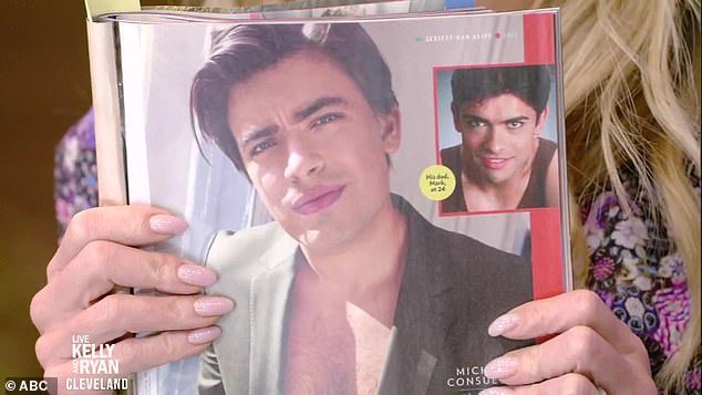 Comparación: junto a una foto de Michael, de 25 años, se agregó una foto retrospectiva de su padre y un actor de Hollywood, Mark Consuelos, para mostrar cómo ambos se ven de la misma edad.