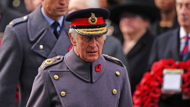 El rey Carlos de Gran Bretaña preside el servicio conmemorativo del domingo por primera vez como rey